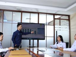 Transformasi PLN Hasilkan Inovasi Bisnis dan Peningkatan Kapasitas SDM, Dirut PLN Dianugerahi Pengha