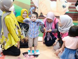 “Sinergi Penanganan Stunting antara PLN UIP JBTB Dengan Pemerintah Kecamatan Wonocolo”