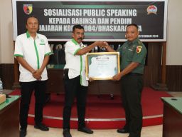 AWS Gelar Sosialisasi Publik Speaking Di Markas Korem 084 / Bhaskara Jaya