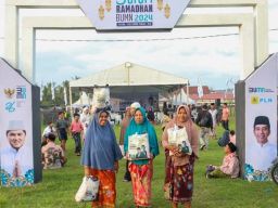 Safari Ramadan BUMN 2024, PLN Berikan 1.000 Paket Sembako Murah ke Masyarakat Lombok Tengah