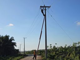 Dengan PMN, 594 Keluarga di 80 Dusun di Sulawesi Barat Kini Nikmati Listrik PLN 24 Jam!