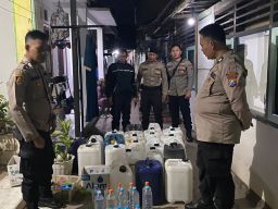 Polres Situbondo Berhasil Amankan Puluhan Jerigen Isi Arak Saat Operasi Pekat Semeru 2024