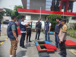 Belasan SPBU di Surabaya Utara Aman, Polres Tanjung Perak Pastikan Tidak Ada Campuran Zat Lain - Stok Cukup