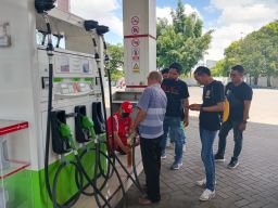 Polres Jember Sidak SPBU, Pastikan BBM Aman Saat Mudik Lebaran 2024