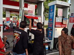 Polres Pamekasan Sidak SPBU Jelang Mudik Lebaran Pastikan Stok dan Takaran BBM Aman
