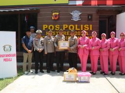 Berikan Spirit dan Motivasi, Kapolres Cirebon Kota Bersama Ketua Bhayangkari Kunjungi Pospam