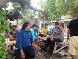 Polsek Kawasan Pelabuhan Gilimanuk: Kapolsek Bertatap Muka dengan Kelompok Nelayan Lewat Program "Jumat Curhat"