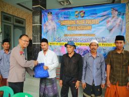 Harkamtibmas, Ditpolairud Polda Jatim Gelar Program Sambang Nusa Presisi di Pulau Mandangin Sampang  