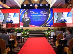 Kadiv Humas Polri Beri Penghargaan ke 7 Anggota dengan Nilai Sertifikasi Kompetensi Terbaik