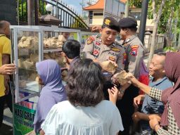 Jum’at Berkah, Polres Bojonegoro Sediakan Etalase Nasi Gratis