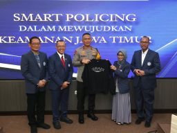Beri Kuliah Umum Pasca Sarjana di UNAIR, Kapolda Jatim Paparkan Smart Policing Dalam Mewujudkan Keamanan