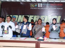 Polres Tanjung Perak Tetapkan 18 Orang Sebagai Tersangka Dalam Kasus Pengrusakan Dan Melawan Petugas.