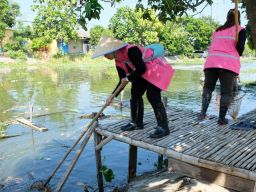 Srikandi PT PLN (Persero) UIP JBTB Turut Sukseskan Program Bersih - Bersih Sungai