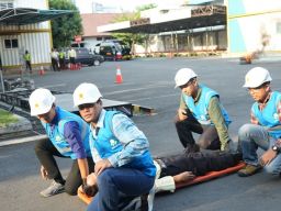 Pelatihan Simulasi Tanggap Darurat Huru Hara Dan Teror Bom di Lingkungan Kompleks PLN Ketintang.