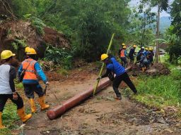 Nataru: Bertahap, PLN Berhasil Pulihkan Kelistrikan Pascacuaca Ekstrem di Beberapa Wilayah Jawa Bara