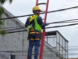 PLN Icon Plus Tertibkan Kabel Ilegal, Berkomitmen Demi Keandalan Jaringan di Kediri