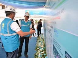 Sambut Nataru, Dirut PLN Tinjau SPKLU Bandung Pastikan Seluruh Infratruktur EV Siap Layani 24 Jam