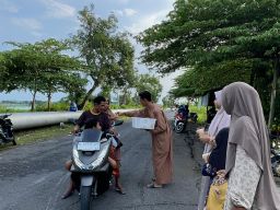 Inspirasi Bulan Suci Ramadan: YPPI 1945 Babat Tebar Kebaikan dengan Takjil Gratis