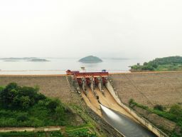 PLN dan Masdar Sepakat Kembangkan PLTS Terapung Usai Momen Idulfitri