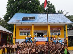 Hari Buruh, Listrik SuperSUN Hadir di Pulau Satangnga, Hidupkan Denyut Kehidupan Warga