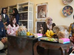 Semarak HUT RI ke-80,Istri Mensos Apresiasi Pemberdayaan Disabilitas Mitra Binaan TJSL PLN di Aora Wistara Surabaya