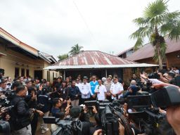 Wujudkan Semangat Hari Pahlawan, PLN dan KESDM Salurkan BPBL bagi Ratusan Keluarga Prasejahtera di Minahasa