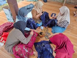 Berdayakan Perempuan Papring, PLN UIP JBTB Genjot Daya Saing Batik Kalipuro Banyuwangi Lewat Digital Marketing dan HAKI