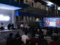 PLN Icon Plus Jatim Hadirkan Nonton Bareng Bola Gembira 2026