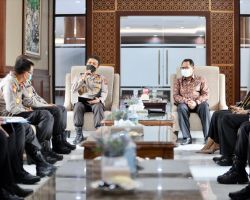 Bangun Sinergitas, Kapolda Jatim Audiensi Bersama Wakil Ketua BPK RI di Mapolda Jatim