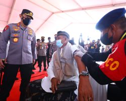 Tinjau Vaksinasi di Aceh, Kapolri Minta Forkopimda Lakukan Upaya Maksimal Cegah Peningkatan Positivity Rate