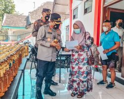 Lakukan Cara Unik, Polres Blitar Kota Ajak Warga Ikut Vaksin Berhadiah Minyak Goreng