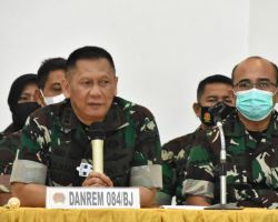 Pengarahan Danrem 084/BJ kepada Prajurit dan Pns pada kegiatan Jam Komandan