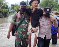 Kembali Gelar Bhaksos di Lokasi Banjir, Dandim dan Kapolres Jember Berbagi Sembako
