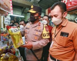 Kapolda Jatim, Forkopimda dan Satgas Pangan Cek Ketersediaan Minyak Goreng Curah di Wonokromo