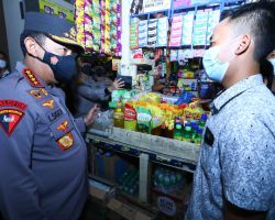Tinjau Pasar Muntilan, Kapolri Minta Pedagang Laporkan Jika Distribusi Minyak Curah Terganggu