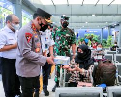 Tinjau Stasiun Pasar Senen, Kapolri Imbau Warga Mudik Sebelum Tanggal 28 April