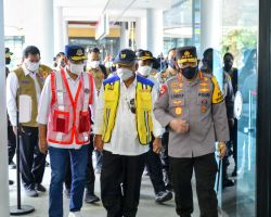 Tinjau Pelabuhan Merak, Kapolri Apresiasi Masyarakat yang Mudik Lebih Awal