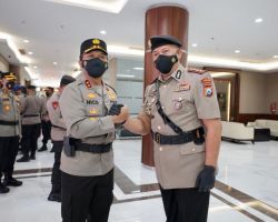 Kapolda Pimpin Serah Terima Jabatan Dirpamobvit Polda Jatim dan Kenaikan Pangkat Pengabdian
