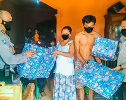 Polisi Peduli, Polres Probolinggo Beri Tali Asih ke Ibu yang Viral Melahirkan di Jalan