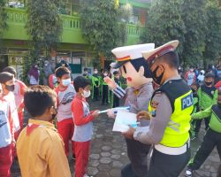 Menanamkan Disiplin Sejak Dini,Si Bontas Polres Batu Keliling Sekolah