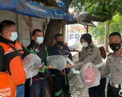 Menjelang Operasi Patuh Semeru 2022, Satlantas Polres Batu Bagi - bagi Helm Gratis