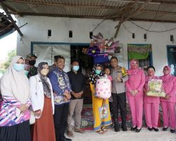 Kapolres Sampang Berikan Bantuan Sosial kepada Balita Kecanduan Aroma Bensin