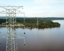 Tertinggi di Kalbar, PLN Bangun Tower Setinggi 123 Meter Lintasi Sungai Kapuas