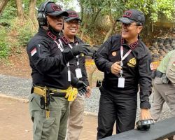 Ikuti Lomba Menembak Kapolri Cup Pati Polri-TNI dan Media 2022, Kapolda Jatim Raih Juara 1 Speed Shoot PCC MPX Beregu