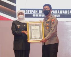 Gubernur Jatim Terima Penganugrahan Pin Emas dan Penghargaan dari Kapolri