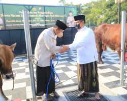 Rayakan Idul Adha 1443 H Polda Jatim Gelar Shalat Ied dan Salurkan Hewan Kurban