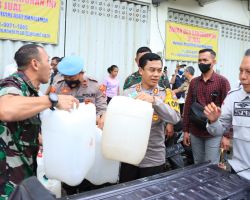 Polres Jember Bersama Kodim 0824 Berikan Bantuan Air Bersih untuk Warga