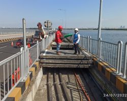 Pengalihan Lalu Lintas Jembatan Suramadu Berjalan Lancar, PLN Kejar Pemasangan Kabel demi Perkuatan Listrik Pulau Madura