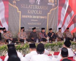 Kapolri Silaturahmi dengan Masyayikh dan Sesepuh Ponpes Al Falah Ploso Kediri
