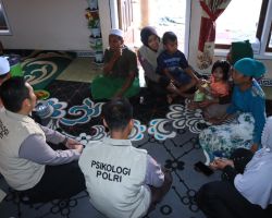 Tim Psikologi Polres Jember Berikan "Trauma Healing" Korban Pembakaran Rumah di Desa Mulyorejo